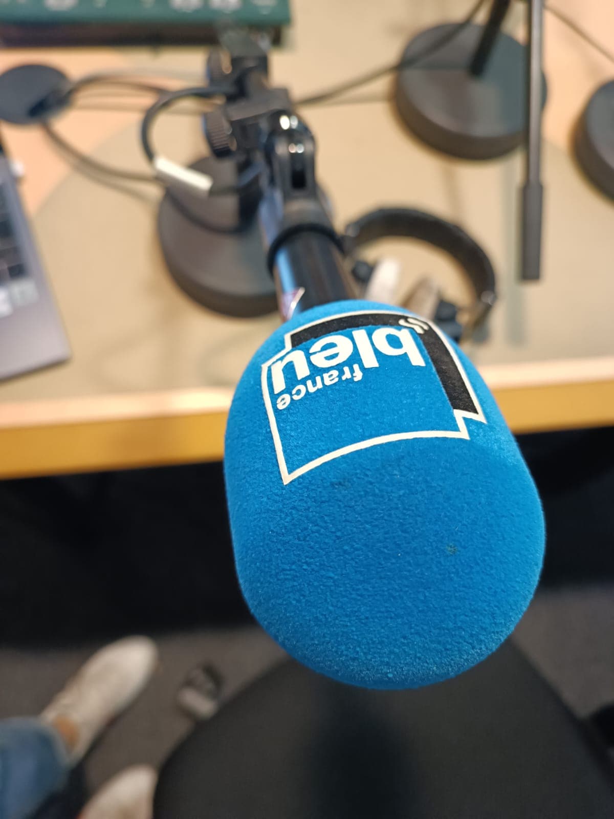 Micro France Bleu dans le studio d'enregistrement des 400 Coups